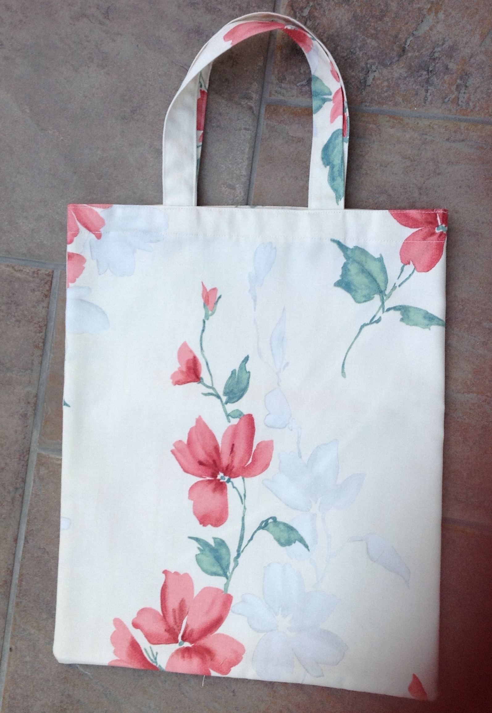 who would like to learn to make a lined tote bag with short handles ...